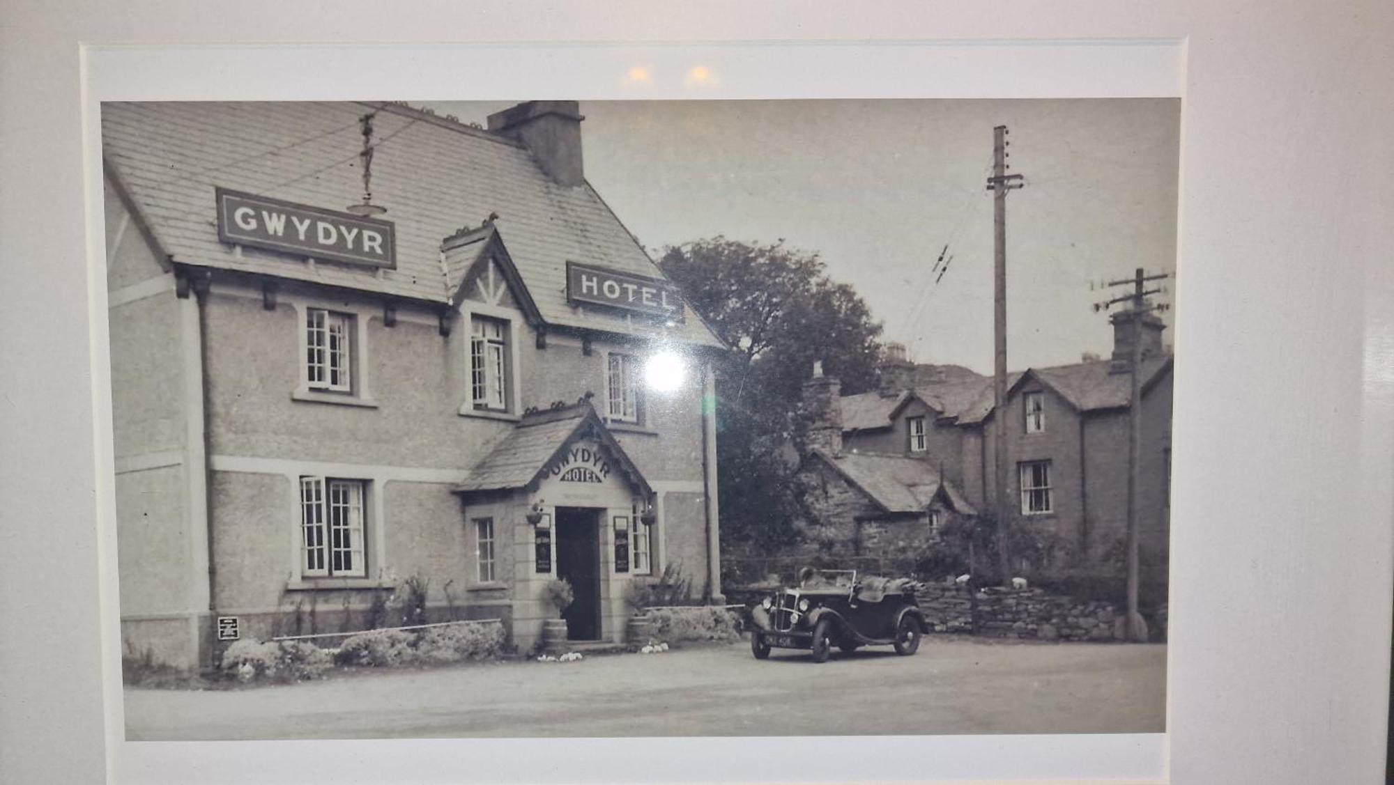 Y Gwydyr Hotel - Dolwyddelan Exterior photo